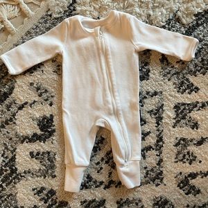 🤍Little Bipsy Onesie🤍